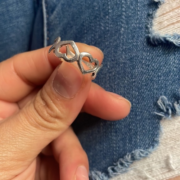 ring. - Picture 2 of 3